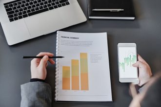 Conseils pour choisir un courtier financier adapté à votre entreprise